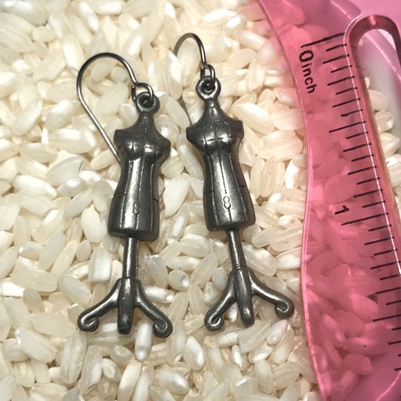 Pewter Mannequin earrings - Picture 2 of 5
